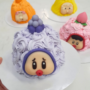 Pouty Face Cake - Grapeful