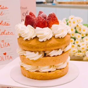 Strawberry Victoria Sponge Cake 6 inch