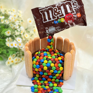 M&M Floatin Cake 6 inches
